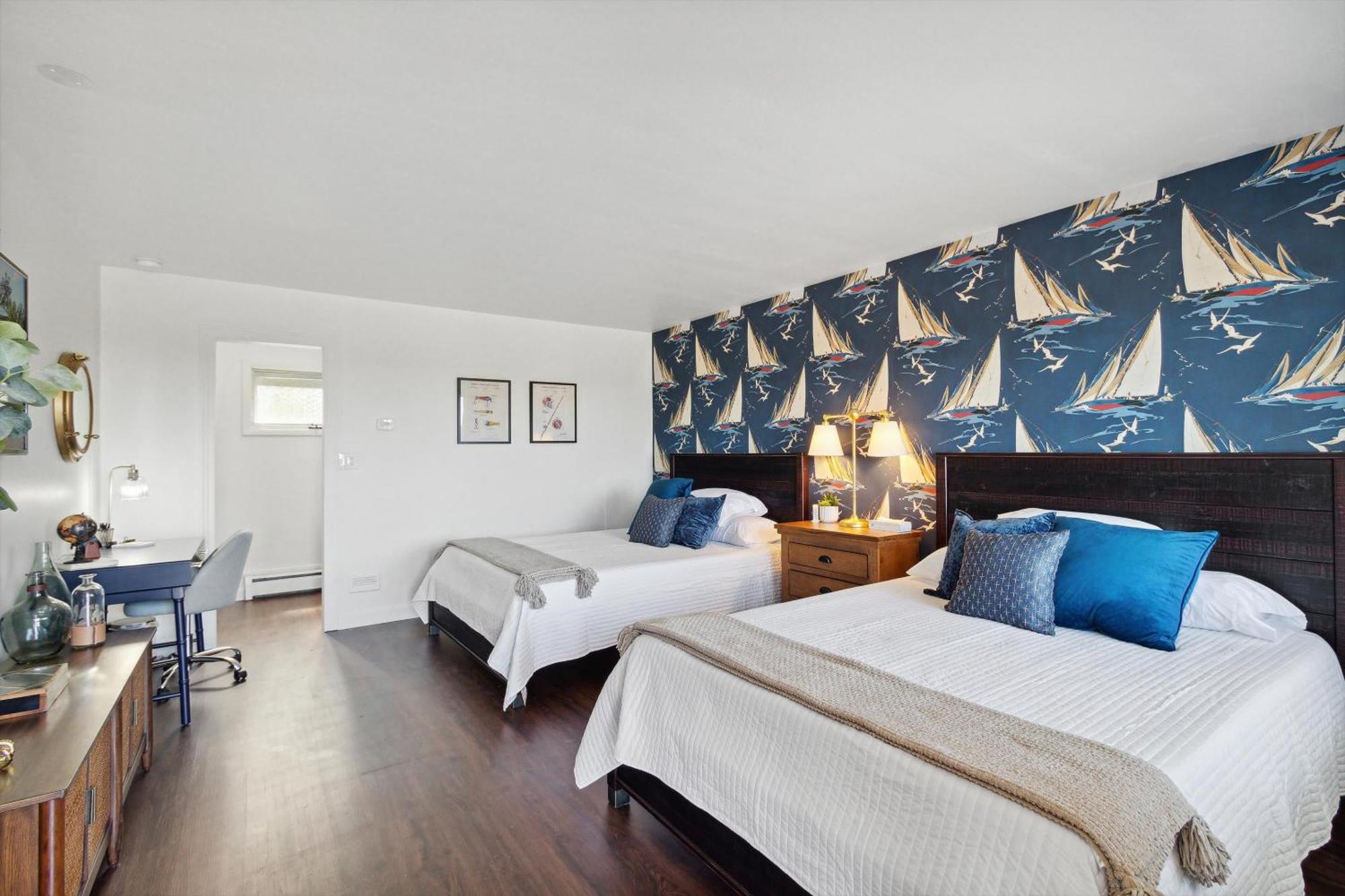 Self Check-In Lake Views Workspace 2 Queen Beds Villa Petoskey Exterior photo